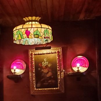 Clearman's Steak 'N Stein - Decor - Steakhouses Near Me - Pico Rivera, California