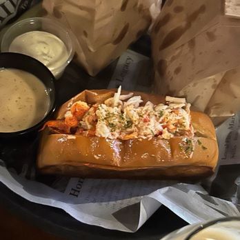 Boston Commons - Seafood Near Me - Nashville, Tennessee