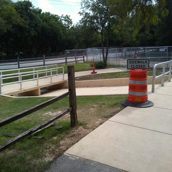 Denman Estate park - Ok, sorry I stand corrected...the trail isonly cut off from the parking lot... the trail behind the pav connects to the outer trail. - Parks Near Me - San Antonio, Texas