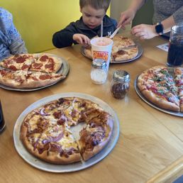 Happy people with some good food! Happy people with some good food!