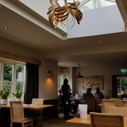 The Fox - Spacious and airy pub