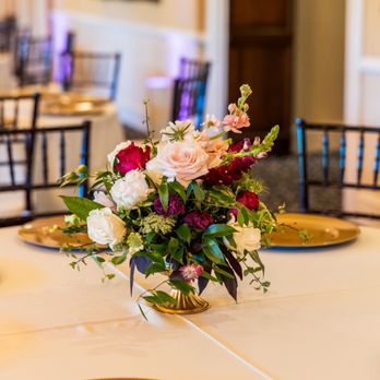 Flowers by Árvore De Luz - Center pieces - Florists Near Me Flowers by Árvore De Luz - Center pieces - Florists Near Me