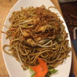 Goldenes Kreuz - Mmm chicken and noodles. Soo yummy.