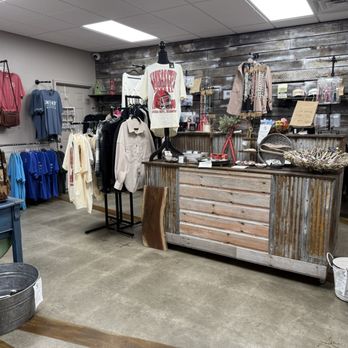 Branding Iron BBQ - Adorable gift shop right inside the door. Lots of fun Kansas City, and BBQ stuff! - Barbeque Near Me - Harrisonville, Missouri