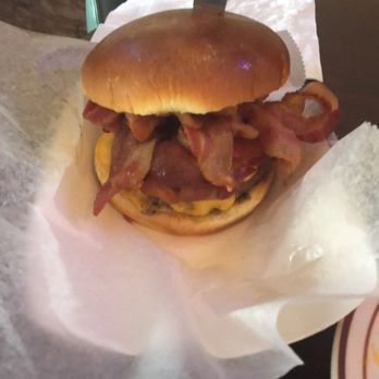 Snappers Bar & Grill - American Near Me - Clinton, Illinois