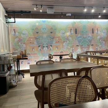 Mitr Thai - Second floor dining area - Thai Near Me - New York, New York