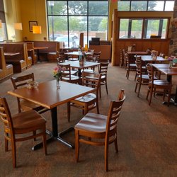 Grand Traverse Pie - Partial view of the dining area