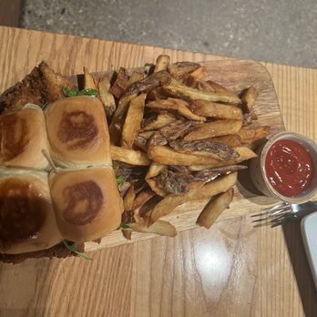 Nomad - Fried chicken sandwich - Chicken Shop Near Me - Columbus, Ohio