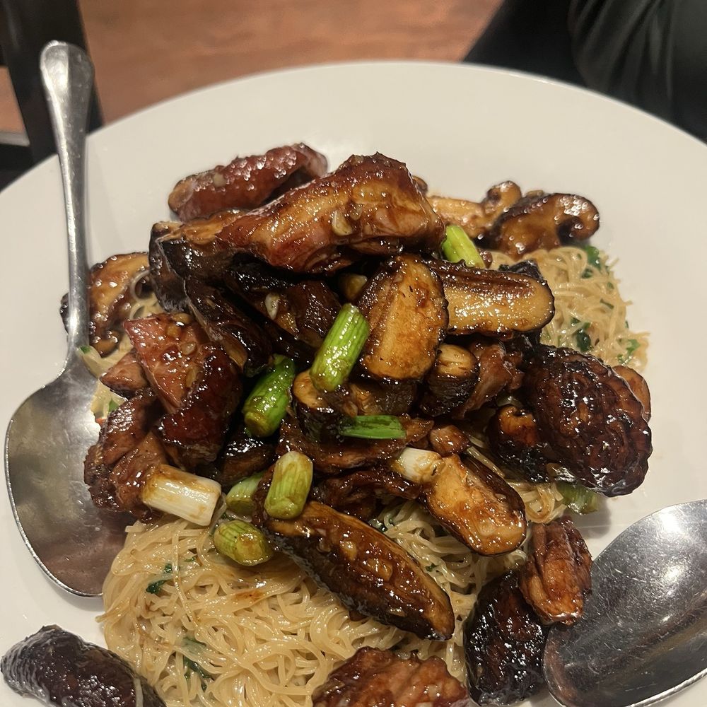 Kwok's Bistro - Ginger, scallion noodles with duck - Chinese Near Me - Reno, Nevada Kwok's Bistro - Ginger, scallion noodles with duck - Chinese Near Me - Reno, Nevada