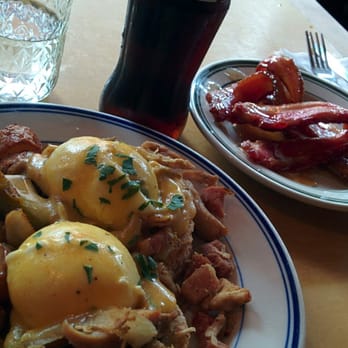 Sweet Chick - Eggs Benedict with maple bacon - Southern Near Me - Brooklyn, New York Sweet Chick - Eggs Benedict with maple bacon - Southern Near Me - Brooklyn, New York