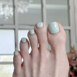 V Nails & Spa