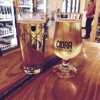 Elizabeth Station - Pumpkin spice cider and Alpine IPA. The Alpine is a must try, absolutely amazing! - Beer Bar Near Me - Bellingham, Washington