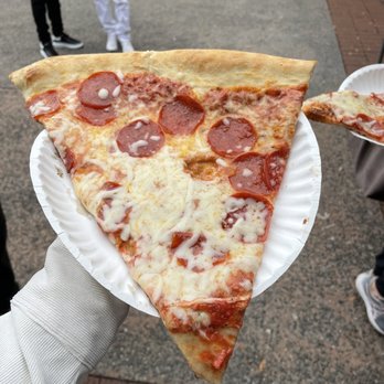 Vinnie Van Go-Go's - Pepperoni - Pizza Near Me - Savannah, Georgia