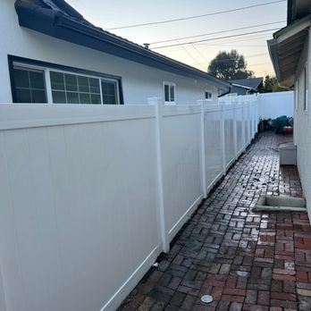 Superior Fence & Rail - Beautiful 6'H White Privacy Vinyl fence installed in Granada Hills. - Fences & Gates Near Me - Northridge, California Superior Fence & Rail - Beautiful 6'H White Privacy Vinyl fence installed in Granada Hills. - Fences & Gates Near Me - Northridge, California