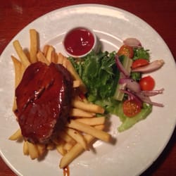 Parilla Steak House - Ylikypsä possu josta haarukalla vetämällä saa helposti herkullista pulled porkia.