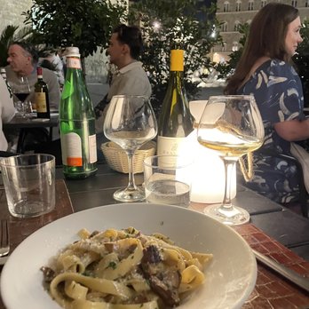 Vini e Vecchi Sapori - Linguine with mushrooms - Tuscan Near Me - Florence, FI Vini e Vecchi Sapori - Linguine with mushrooms - Tuscan Near Me - Florence, FI