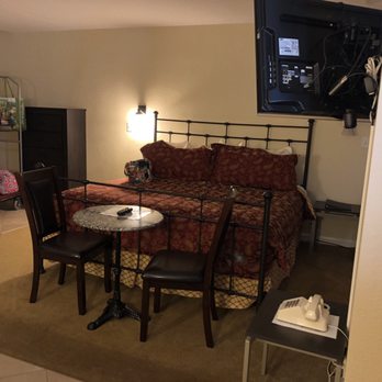 Mountaineer Hotel - Hotels Near Me - Williamson, West Virginia
