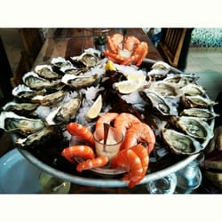 Oyster Bar - Les 8 crevettes 14€ - 15€ les 12 huitres n1 - 17€ les 12 huitres n3