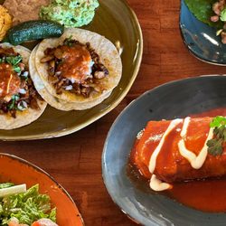 Amigos Grill Cocina Mexicana - Tacos de plaza, burrito mojado, ceviche y ensalada.