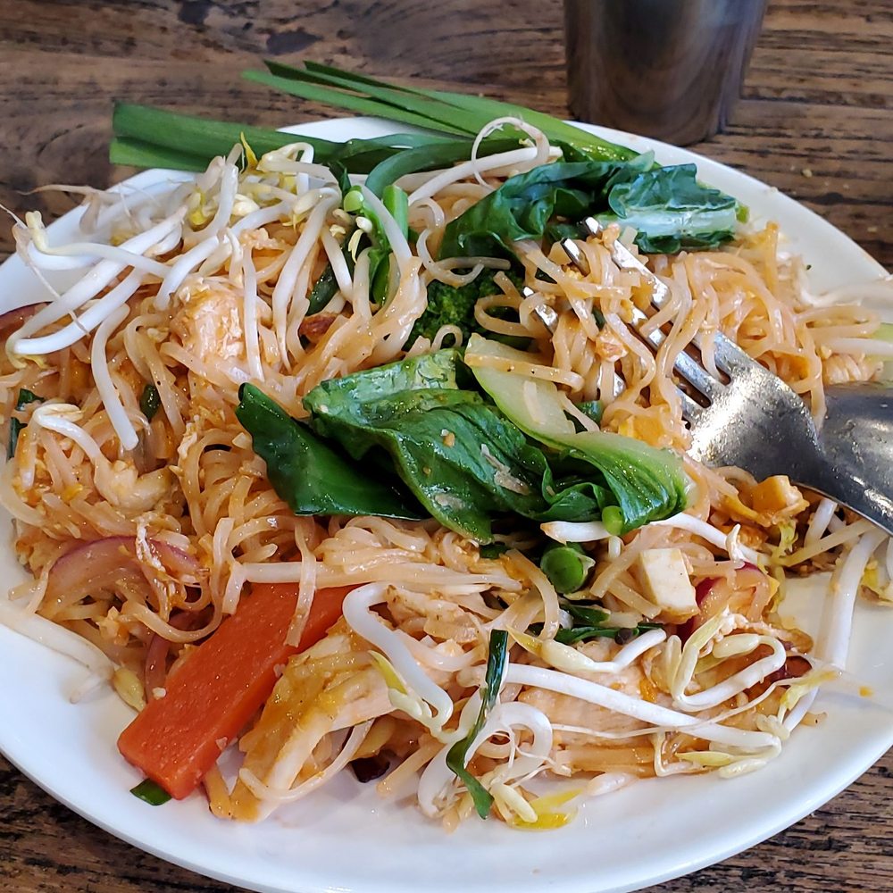 Kinn Thai Restaurant - Pad thai with added chicken and veggies - Thai Near Me - Canberra, ACT Kinn Thai Restaurant - Pad thai with added chicken and veggies - Thai Near Me - Canberra, ACT