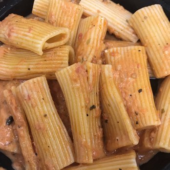 Il Mattone - Rigatoni with vodka sauce side - Italian Near Me - New York, New York Il Mattone - Rigatoni with vodka sauce side - Italian Near Me - New York, New York