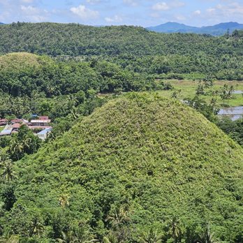 Chocolate Hills - Parks Near Me - Carmen, BOH