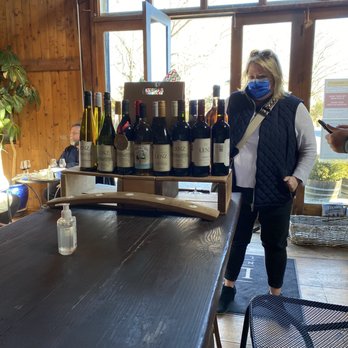 Lenz Winery - Wineries Near Me - Peconic, New York