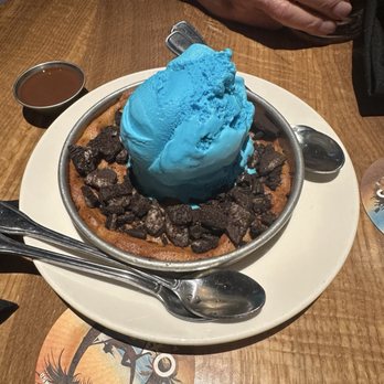 BJ's Restaurant & Brewhouse - Chocolate Chunk Pizookie - New American Near Me - San Antonio, Texas BJ's Restaurant & Brewhouse - Chocolate Chunk Pizookie - New American Near Me - San Antonio, Texas