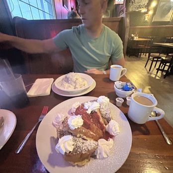 Wooden Nickel Pub & Eateries - Strawberry stuffed French toast and biscuits and gravy! - Bars Near Me - Sublimity, Oregon