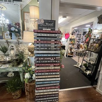 Mallie Kylas Cafe - Pretty gift shop - Breakfast & Brunch Near Me - Brooksville, Florida