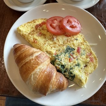 la Madeleine - Custom Omelette - Cafes Near Me - Austin, Texas