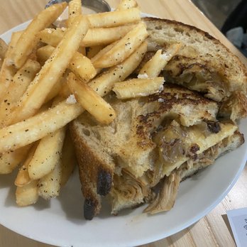 Ash & Elm Cider - Cider Chicken Sandwich - Cideries Near Me - Indianapolis, Indiana Ash & Elm Cider - Cider Chicken Sandwich - Cideries Near Me - Indianapolis, Indiana