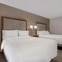 Hampton Inn Long Island - Brookhaven - Guest room