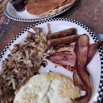 Black Bear Diner - Grants Pass - The Grizz - American Near Me - Grants Pass, Oregon Black Bear Diner - Grants Pass - The Grizz - American Near Me - Grants Pass, Oregon