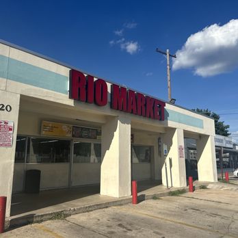 Friendly Rio Market - Front entrance - Convenience Stores Near Me - Austin, Texas