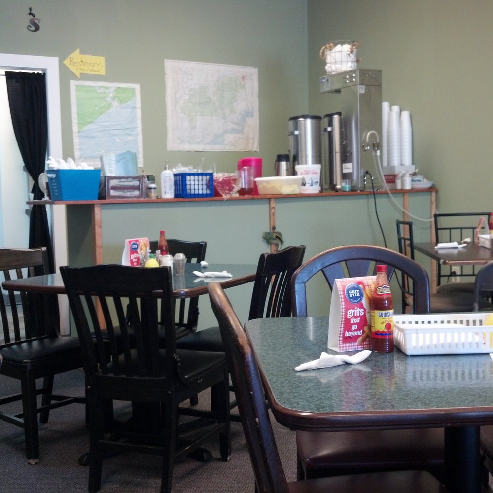 Tri-County Seafood - Diner area - Seafood Near Me - Cordele, Georgia Tri-County Seafood - Diner area - Seafood Near Me - Cordele, Georgia