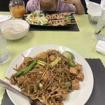 Pad Thai Restaurant - Pad Thai - Thai Near Me - Clovis, California