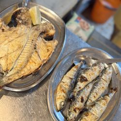 Rosa dos Ventos - Grilled sardines and grilled red snapper (table next to us)