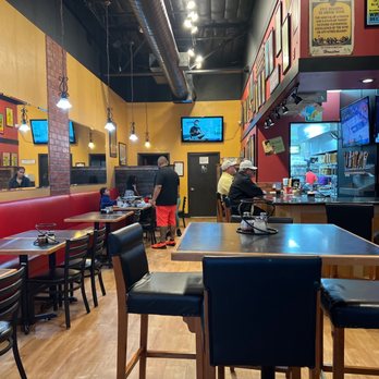 Locatelli's - Ambiance of the pizzeria - Pizza Near Me - Cypress, Texas