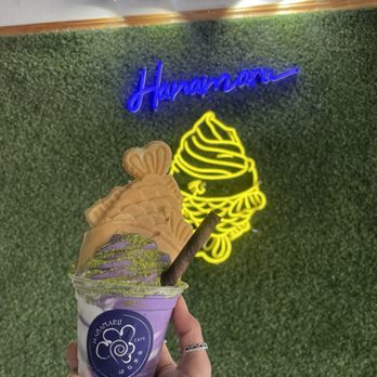 Hanamaru Cafe - Ube ice cream cup with fish cone topping and matcha powder - Japanese Near Me - San Antonio, Texas Hanamaru Cafe - Ube ice cream cup with fish cone topping and matcha powder - Japanese Near Me - San Antonio, Texas