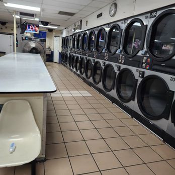 Tom's Laundromat - Clean - Laundromat Near Me - Hayward, California Tom's Laundromat - Clean - Laundromat Near Me - Hayward, California
