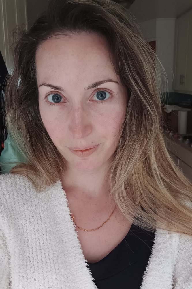 Cuidate Wellness and Beauty Logo