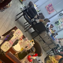 Simply Nails Spa - Beautiful people getting beautified in a beautiful establishment !!!
