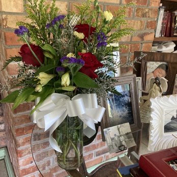 Sissy's Florist - What was received....definitely not a $60 arrangement! - Floral Designers Near Me - Mobile, Alabama Sissy's Florist - What was received....definitely not a $60 arrangement! - Floral Designers Near Me - Mobile, Alabama