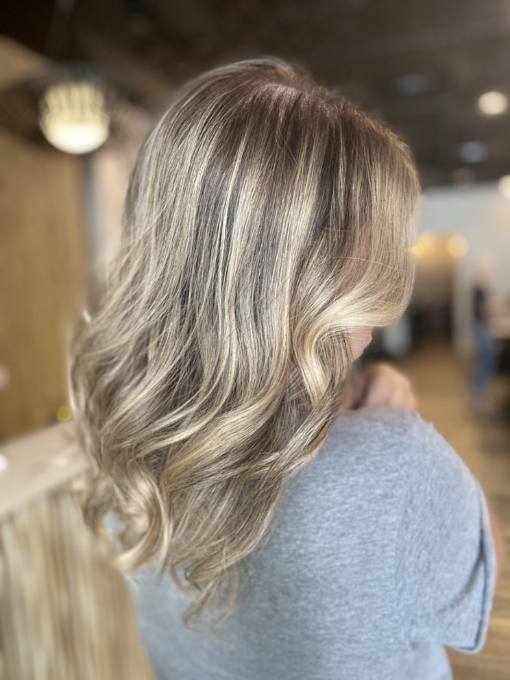 Vincent J @Salon Mantra Logo