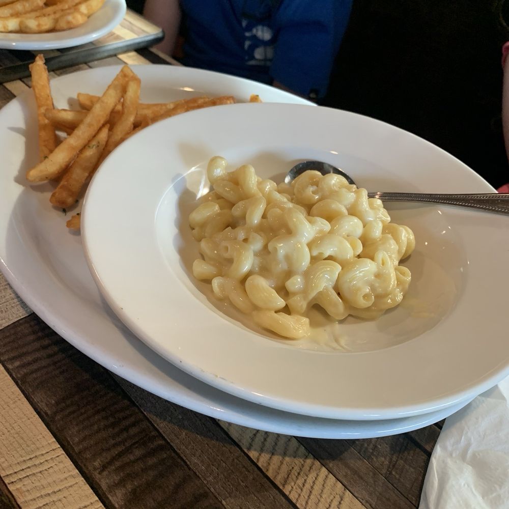 Kid's Mac & Cheese (comes with a side of fries)