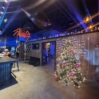 Crab Du Jour - Miami - Christmas tree is up! - Seafood Near Me - Miami, Florida