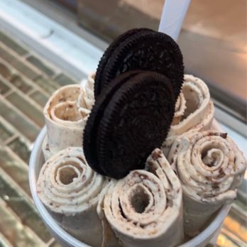 Zerogrados PR - Chips Ahoy and Oreo topping - Ice Cream & Frozen Yogurt Near Me - La Parguera, Puerto Rico