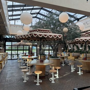 Small Cheval- Rosemont - Indoor restaurant - Burgers Near Me - Rosemont, Illinois Small Cheval- Rosemont - Indoor restaurant - Burgers Near Me - Rosemont, Illinois