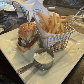 Hyde Park Prime Steakhouse - Hamburger Split - Steakhouses Near Me - Pittsburgh, Pennsylvania Hyde Park Prime Steakhouse - Hamburger Split - Steakhouses Near Me - Pittsburgh, Pennsylvania